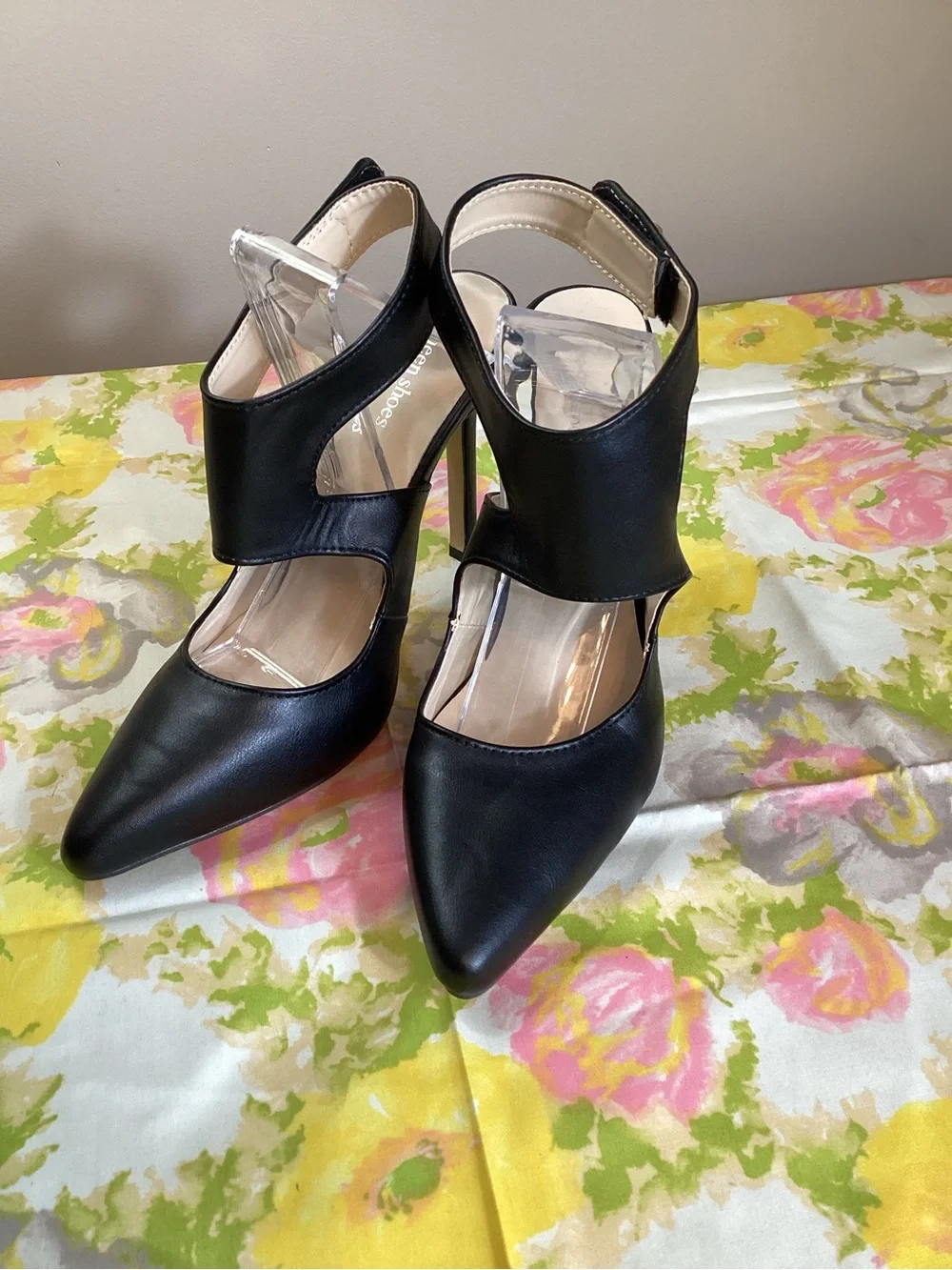 Queen Shoes Black Faux Leather Cutout Slingback Pumps Size 8.5 Pointed Toe